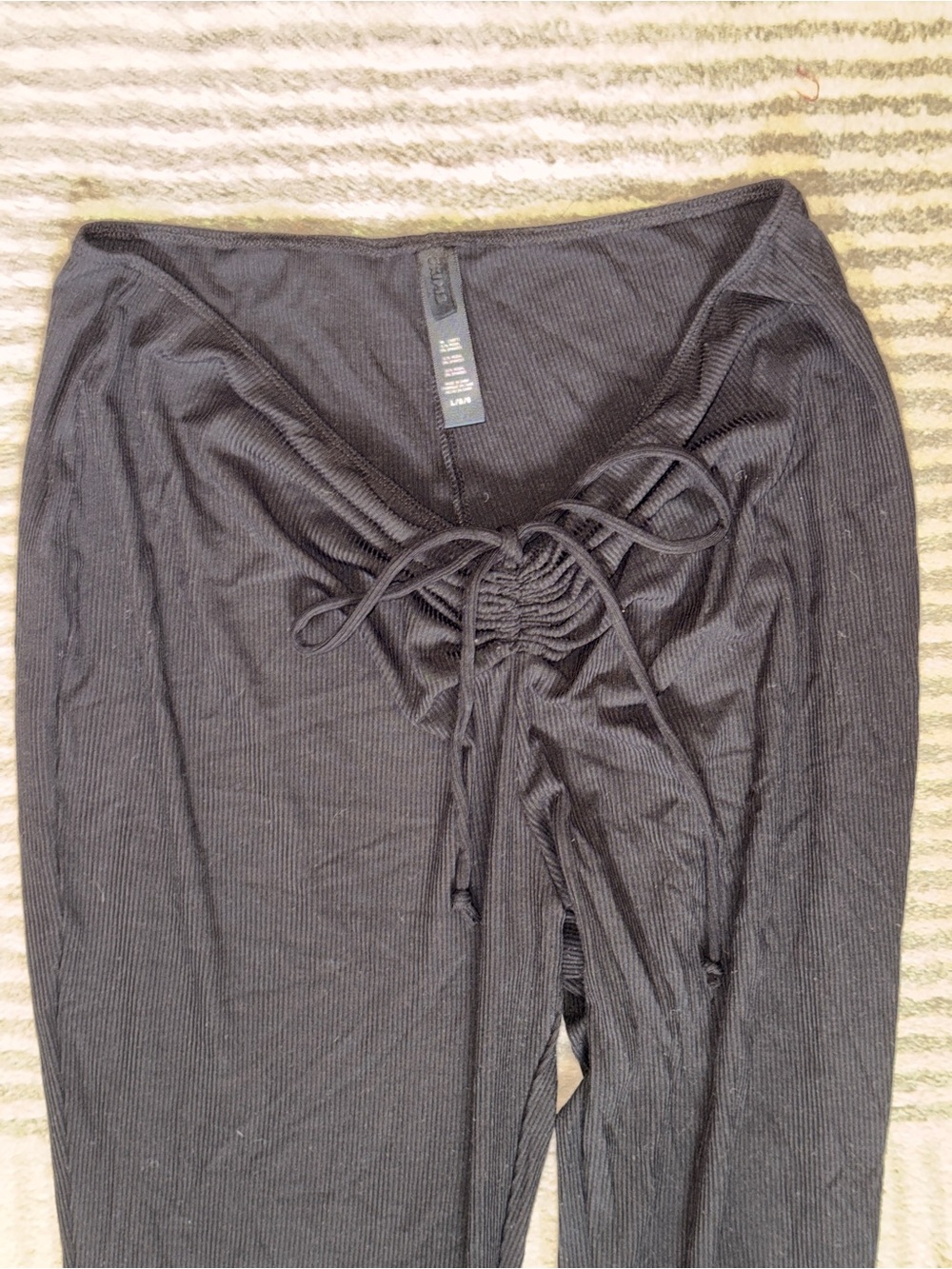 SKIMS Bundle (5 Pieces), Brown Lace Set, Ribbed Flare Pants, & Tees (L/XL) - Picture 7 of 9